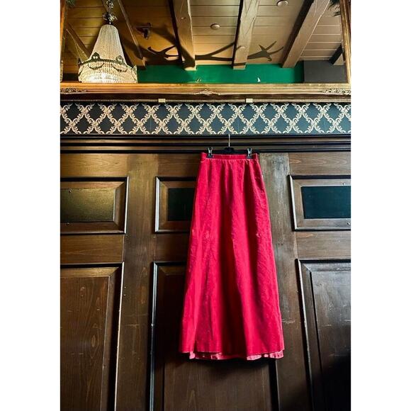 Vintage maxi skirt in deep red velvet, size 6 - Picture 5 of 6